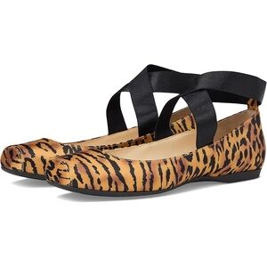 Stylish Leopard Print Flats with Black Straps